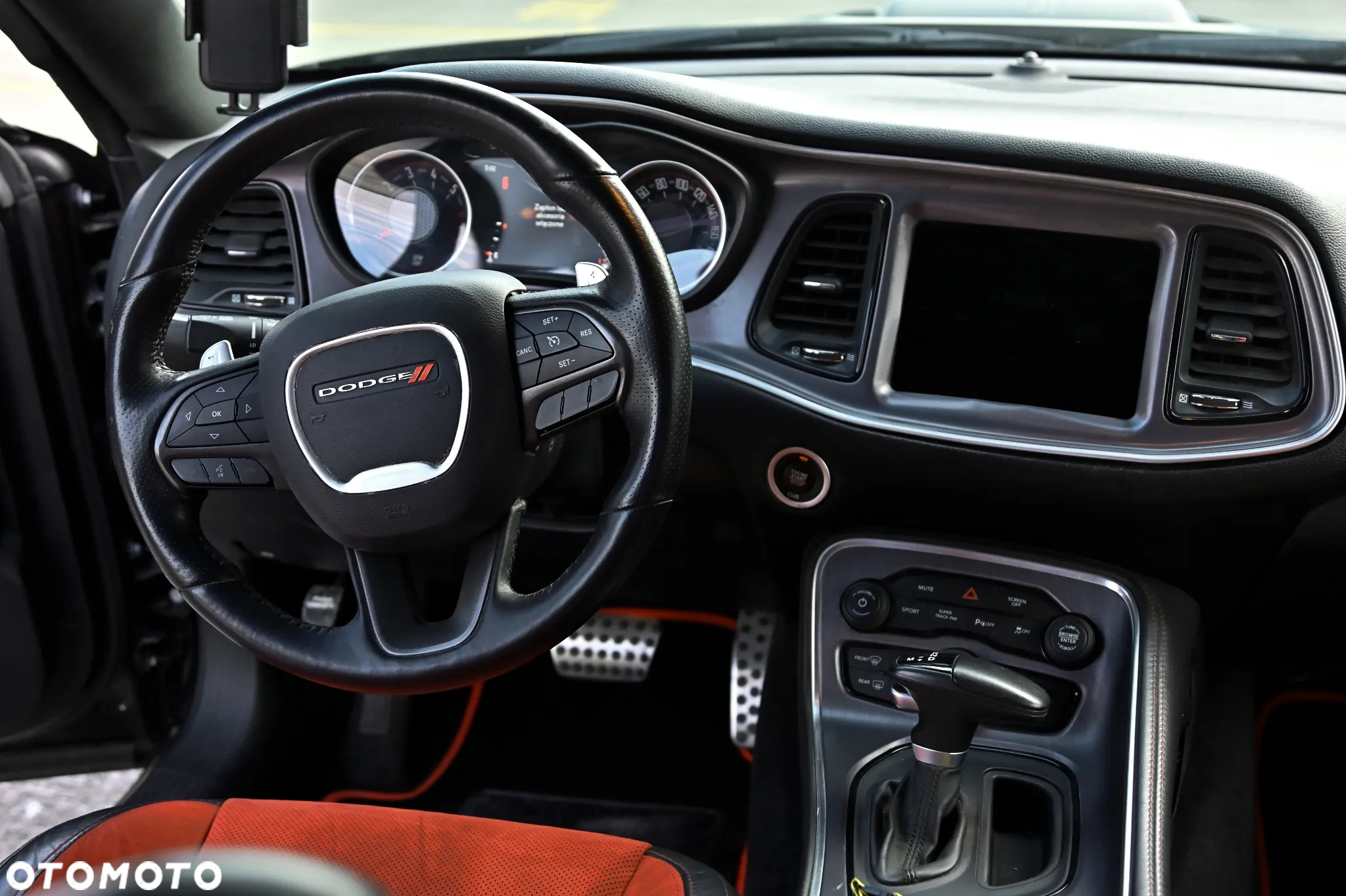 Dodge Challenger 6.4 Scat Pack - 9