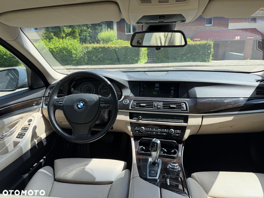 BMW Seria 5 523i - 11