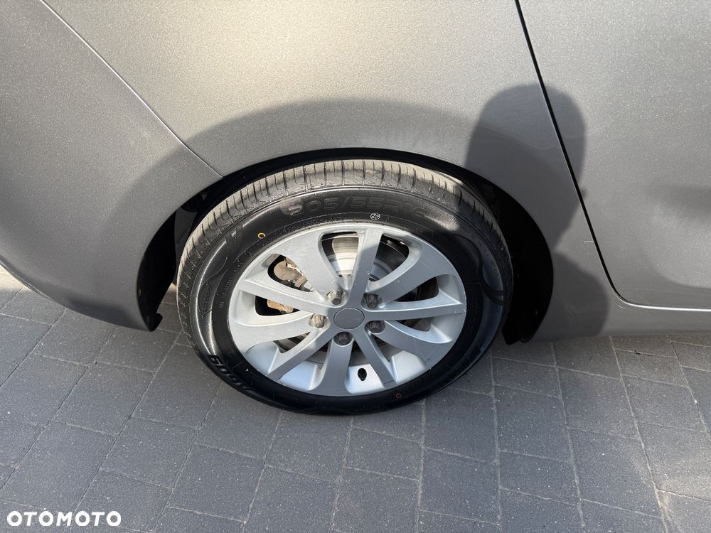 Kia Carens 1.7 CRDi L - 6