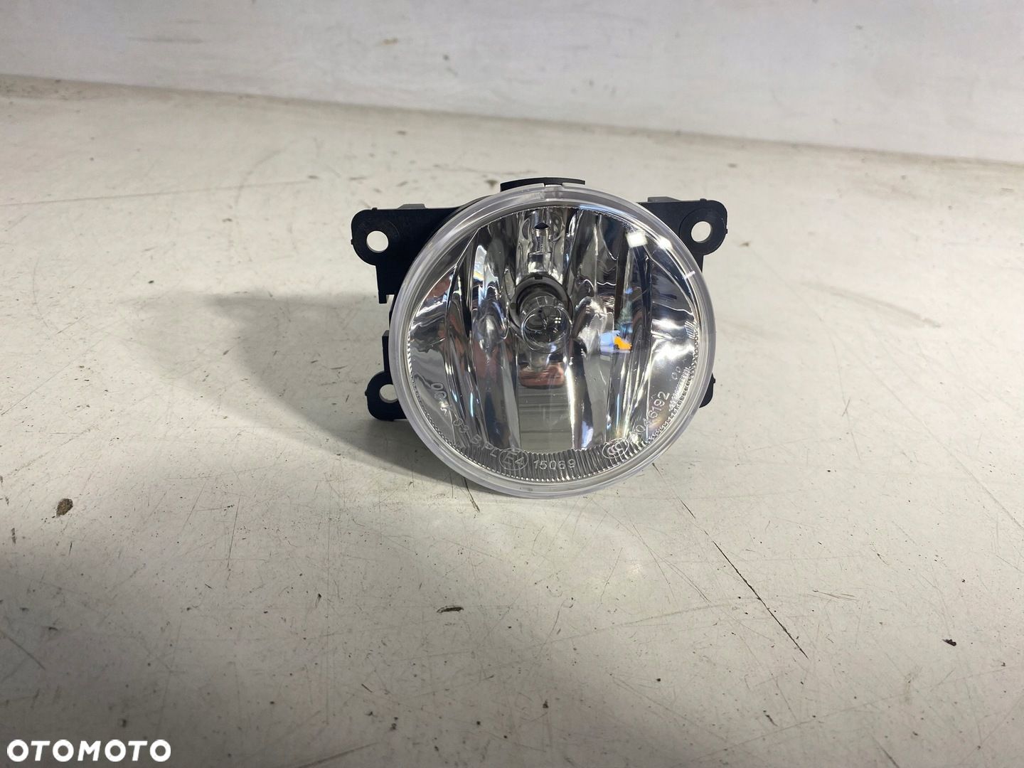 LAMPA HALOGEN PRZECIWMGIELNY PEUGEOT 208 I EU - 1