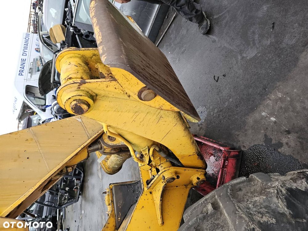 SIŁOWNIK HYDRAULICZNY JCB 535-125 ŁAPY PRAWY - 2