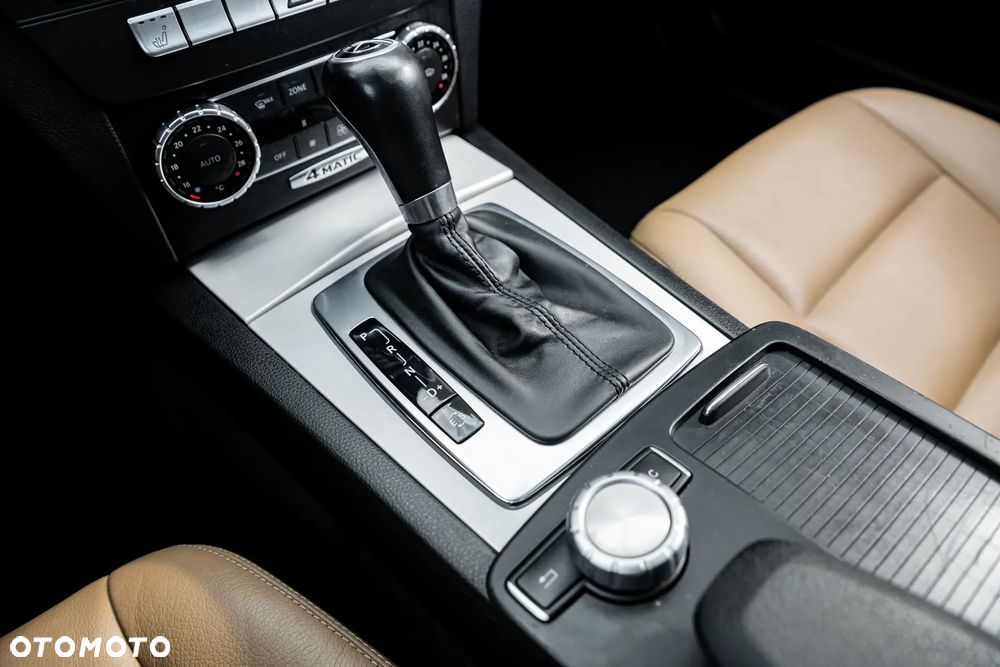 Mercedes-Benz Klasa C 250 CDI DPF Automatik BlueEFFICIENCY Special Edition - 31