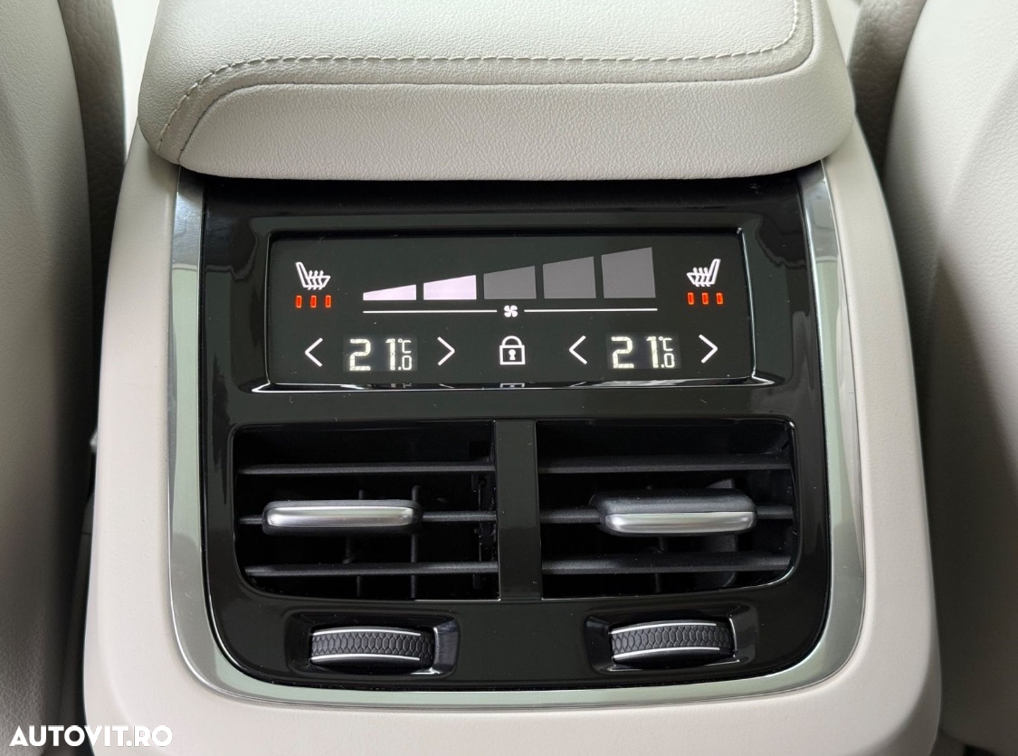 Volvo XC 60 B4 D AWD Ultimate Bright - 36