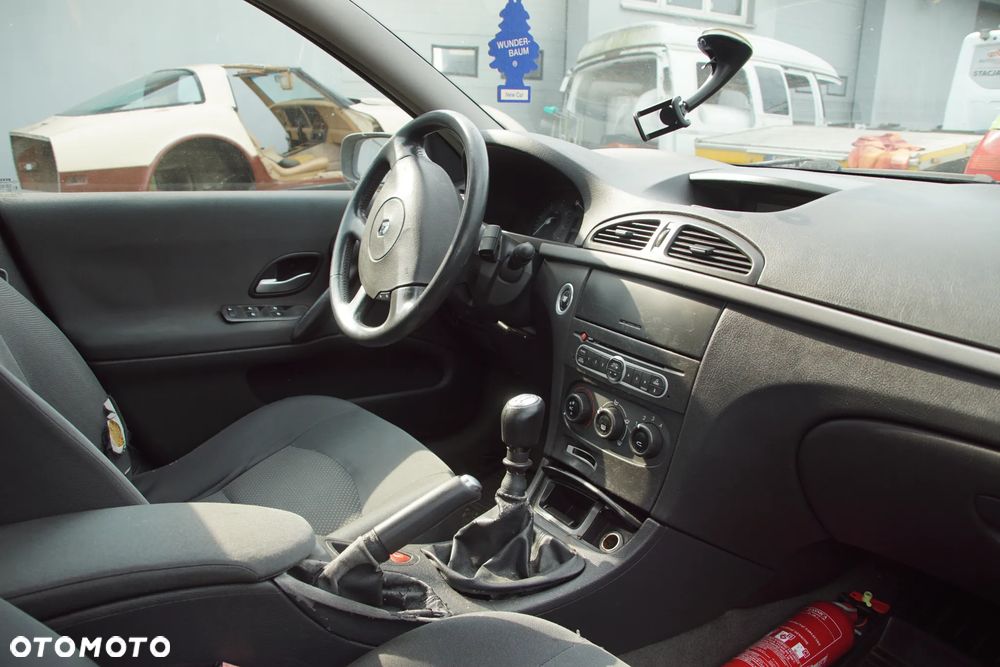 Auto na części - Renault Laguna II Lift 1.9 DCI 110 KM F9Q674 PK6068 TEB66 2005R Silnik Skrzynia Drzwi Maska Błotnik Zderzak Klapa Lampa Lusterko Klamka Szyba Deska Kokpit Sterownik Moduł Czujnik Licznik Wyświetlacz Panel Kierownica - 15
