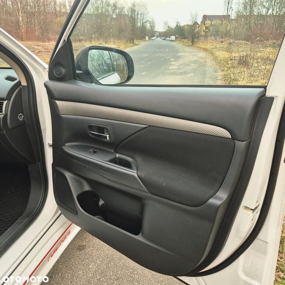 Mitsubishi Outlander - 23