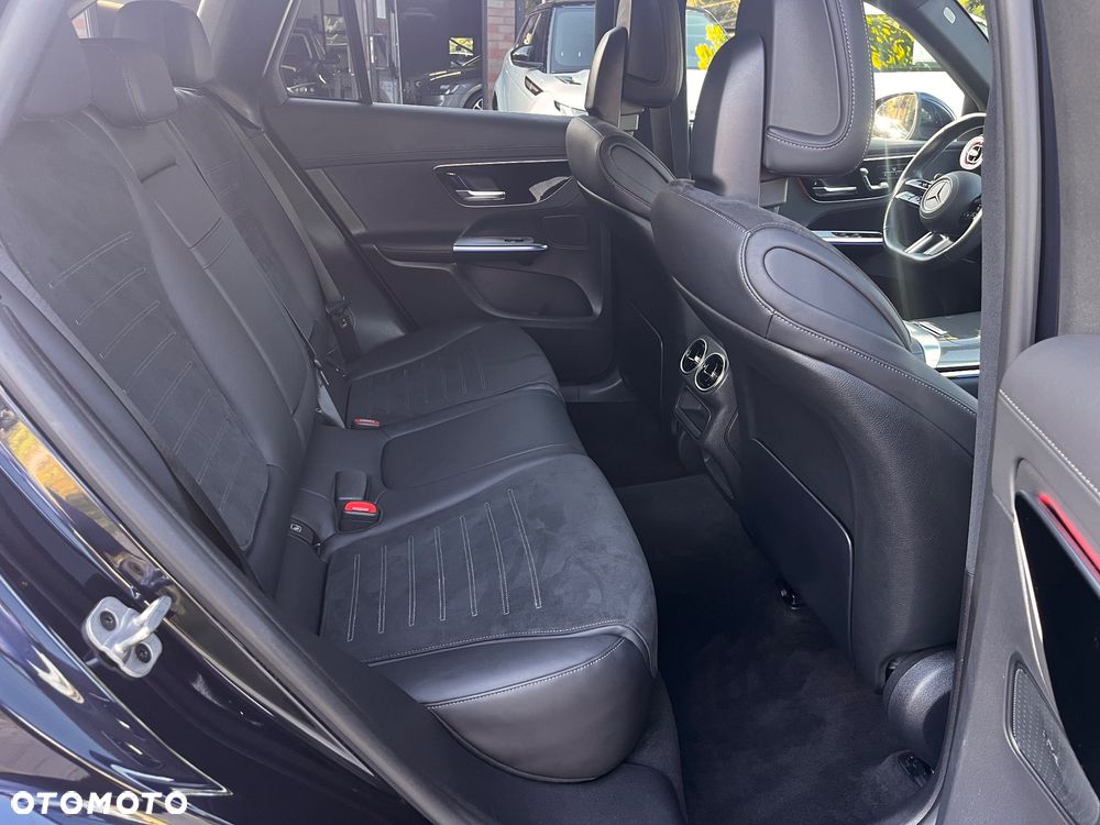 Mercedes-Benz GLC 300 4Matic 9G-TRONIC AMG Line Advanced - 37