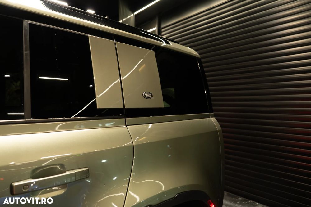 Land Rover Defender 110 2.0 P300 SE - 12