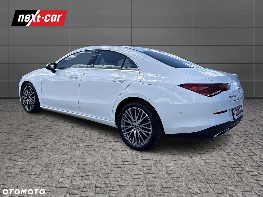Mercedes-Benz CLA 200 7G-DCT - 4