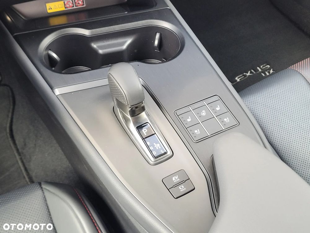 Lexus UX 300h F Sport - 25