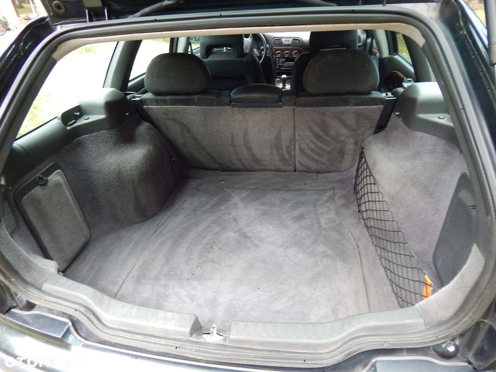 Volvo V40 2.0 Elegance - 15