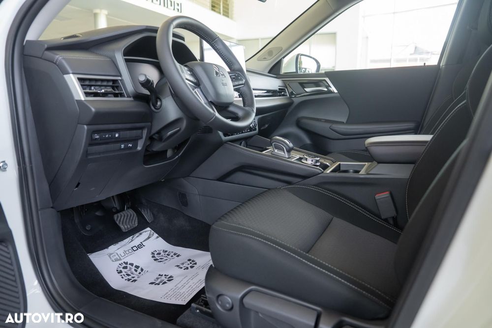 Mitsubishi Outlander - 16