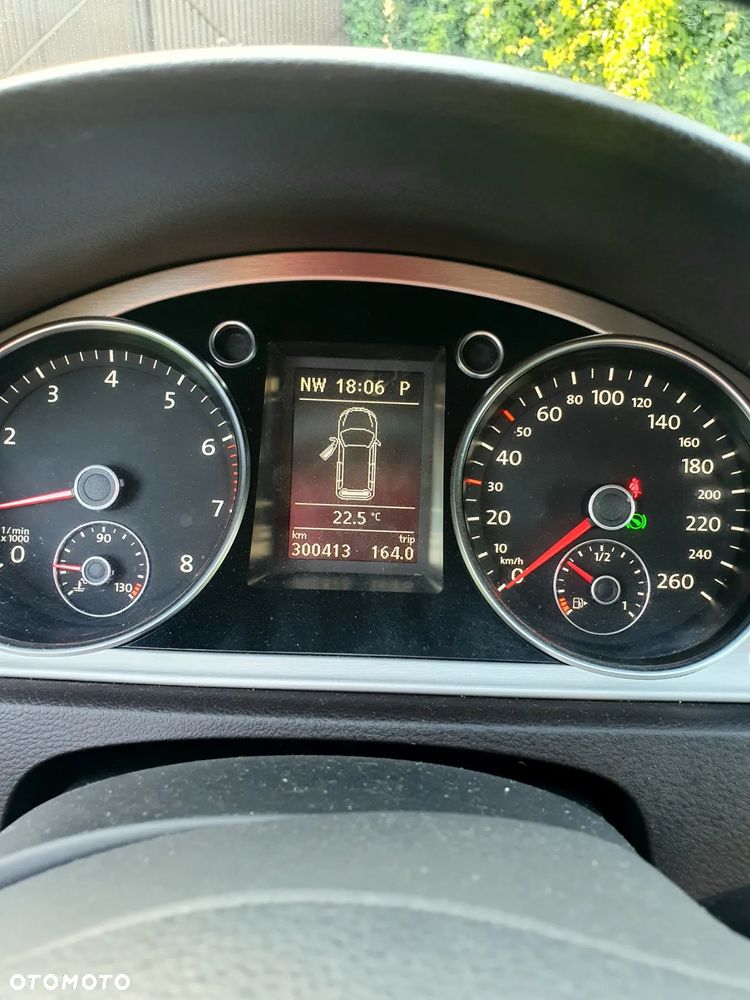 Volkswagen Passat - 8