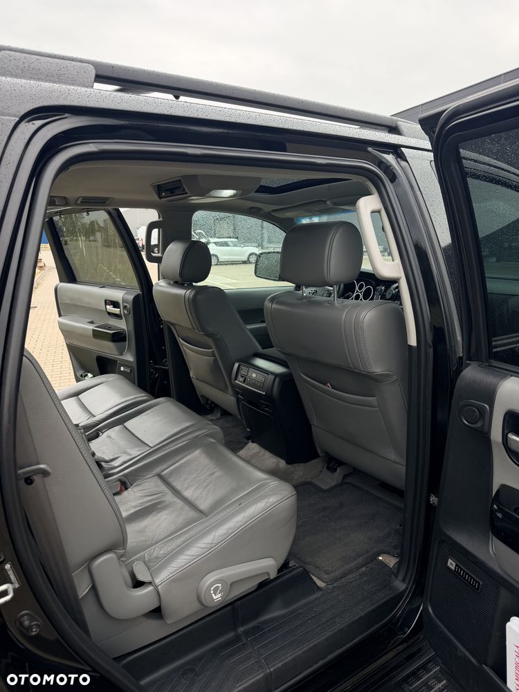 Toyota Sequoia - 14