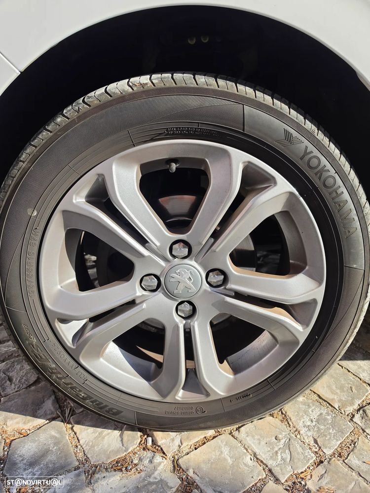 Peugeot 208 1.4 HDi SE Style - 5