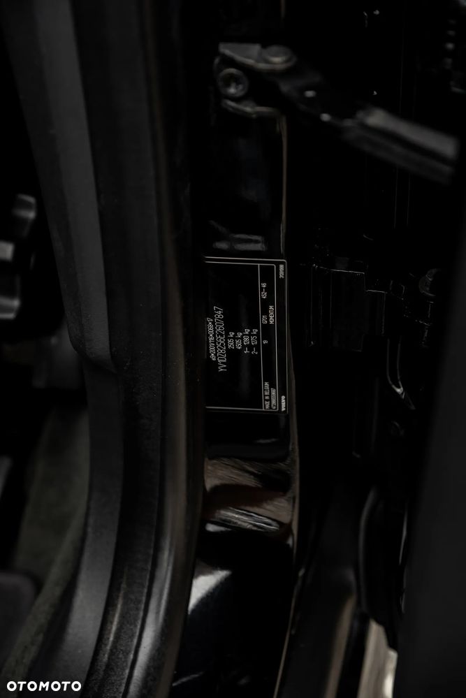 Volvo XC 60 D5 AWD Geartronic Momentum - 26