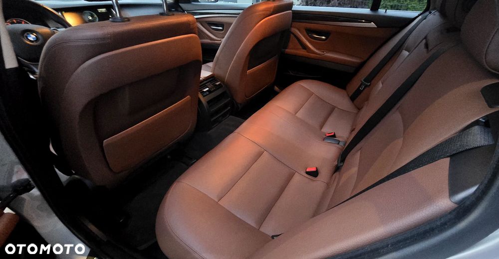 BMW Seria 5 530d xDrive Sport-Aut Luxury Line - 16