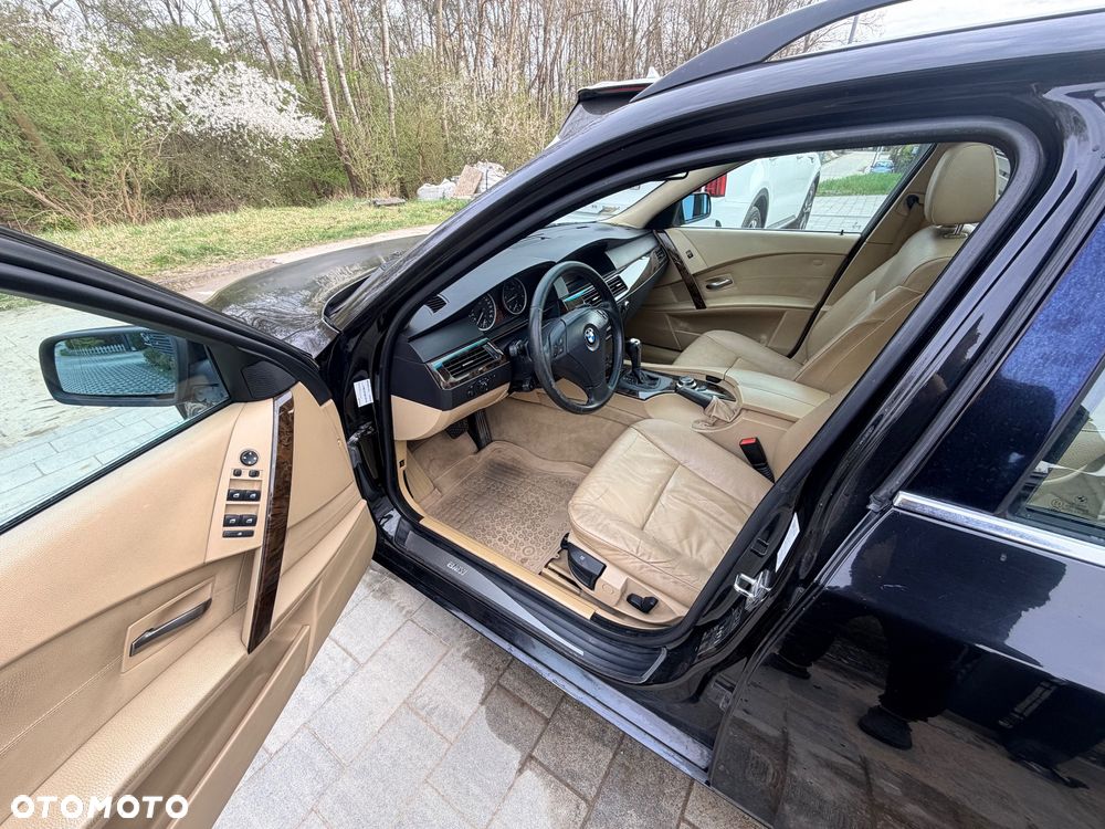 BMW Seria 5 525d - 14