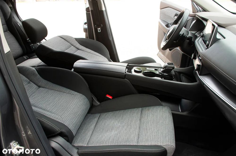 Nissan Rogue - 35