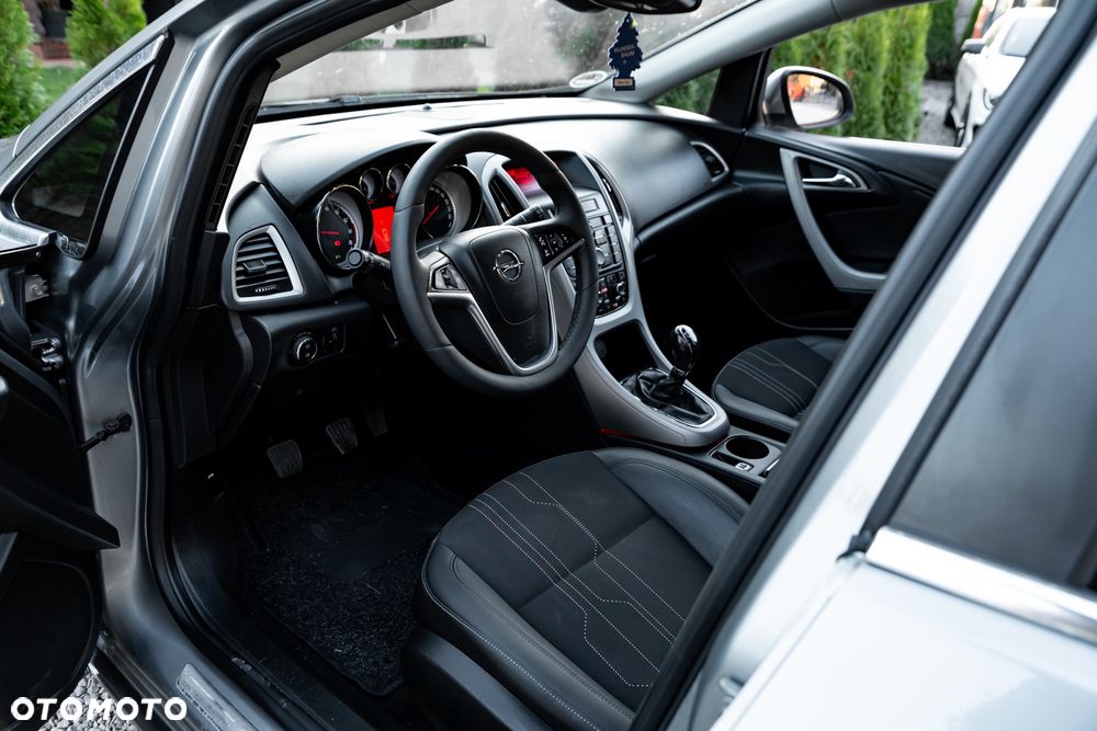 Opel Astra 1.4 Turbo 150 Jahre - 16