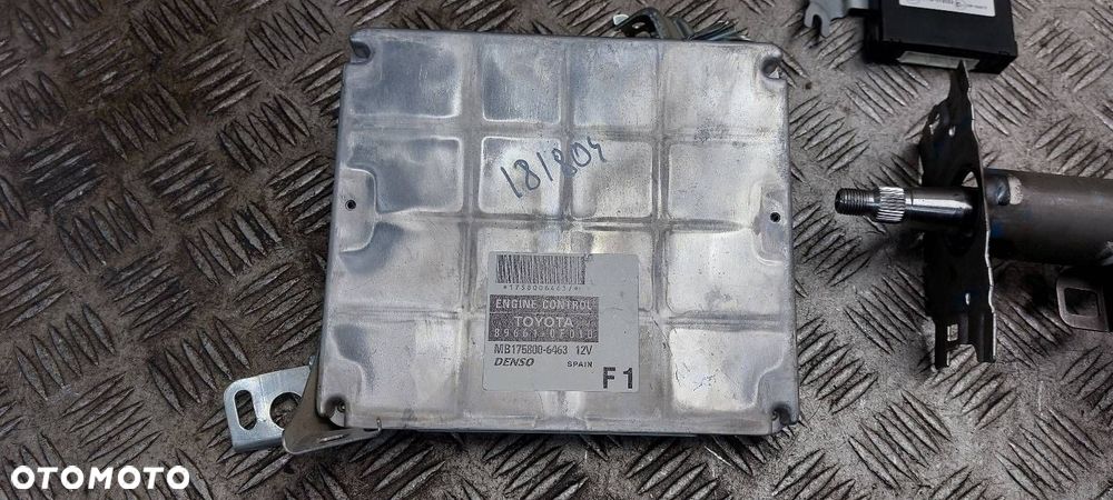 ZESTAW STARTOWY COROLLA VERSO II 89661-0F010 MB175800-6463 - 2