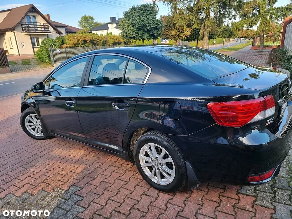 Toyota Avensis 2.0 Premium - 18