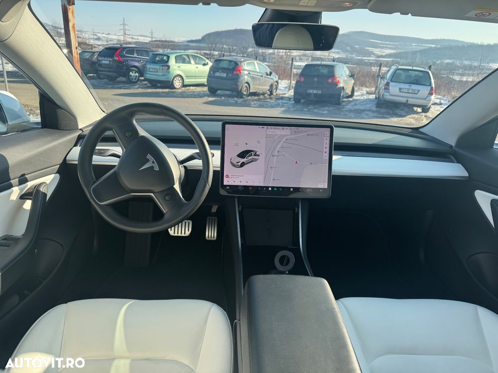 Tesla Model 3 - 5