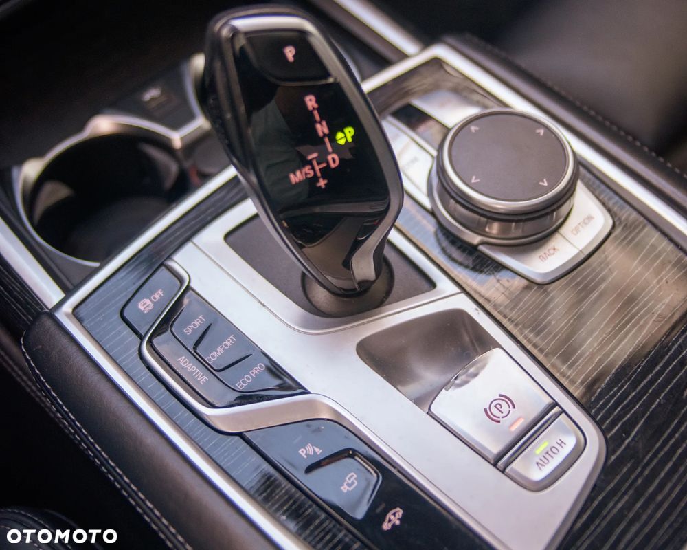 BMW Seria 7 740Li sport - 15