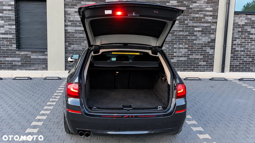 BMW Seria 5 525d Luxury Line - 31