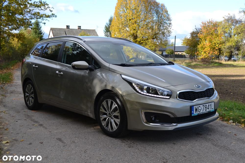 Kia Ceed 1.6 GDI Dream Team Edition - 1