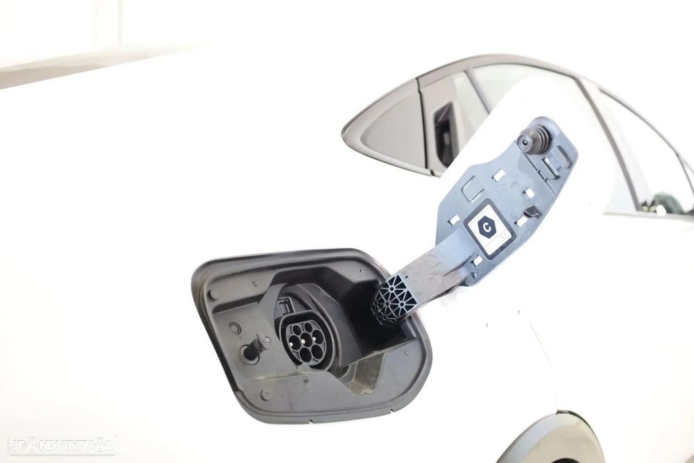 Toyota Prius 2.0 Plug-in Luxury - 24