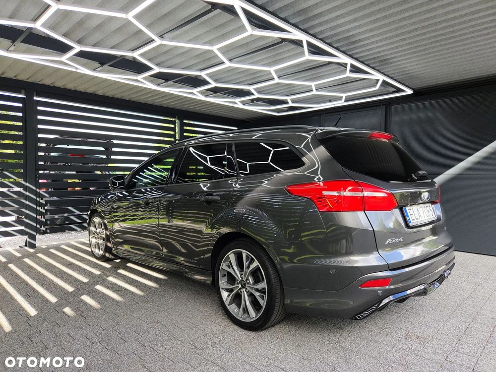 Ford Focus - 25