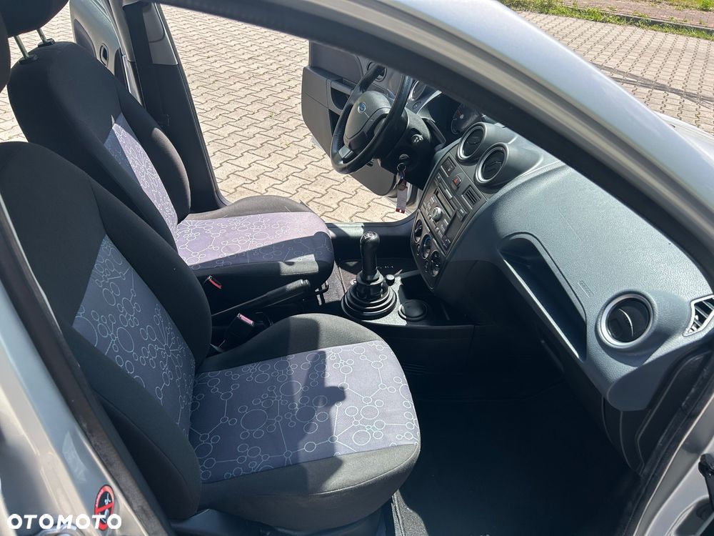 Ford Fiesta 1.4 Style - 11