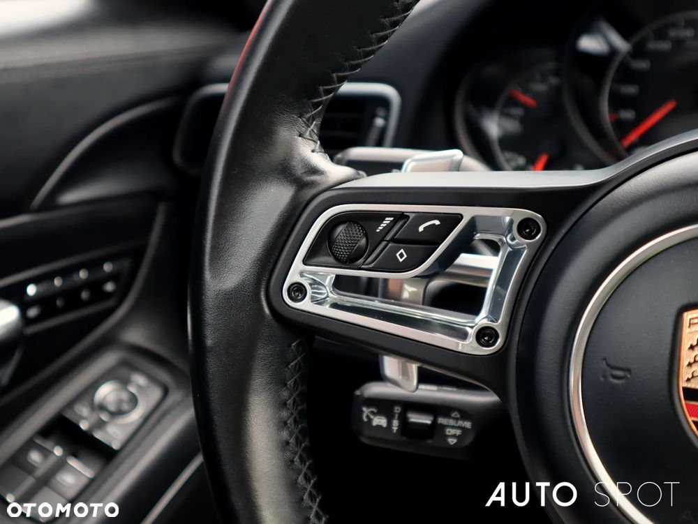 Porsche 911 Turbo S - 24