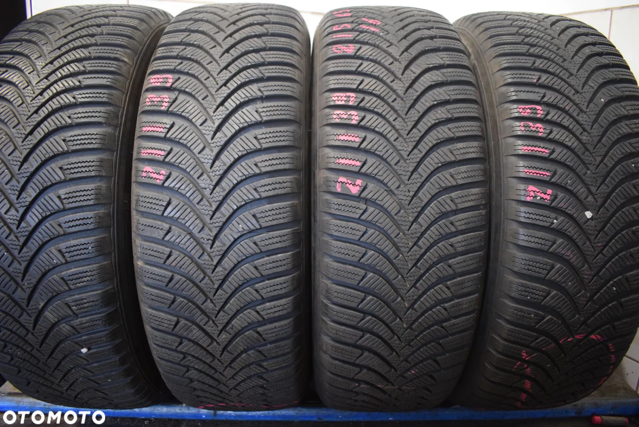R16 215/65 Hankook Winter i*cept evo 2 Cena za komplet - 1
