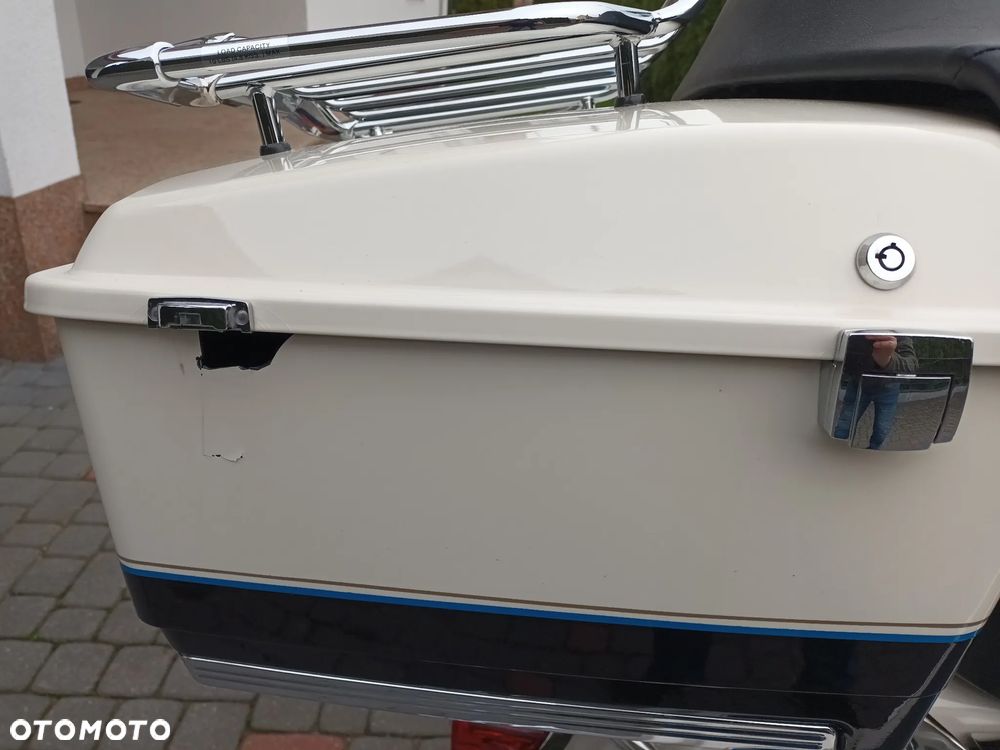 Harley-Davidson FLH Electra Glide - 18