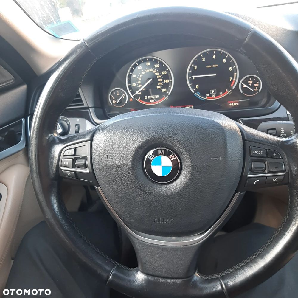 BMW Seria 5 528i xDrive - 29