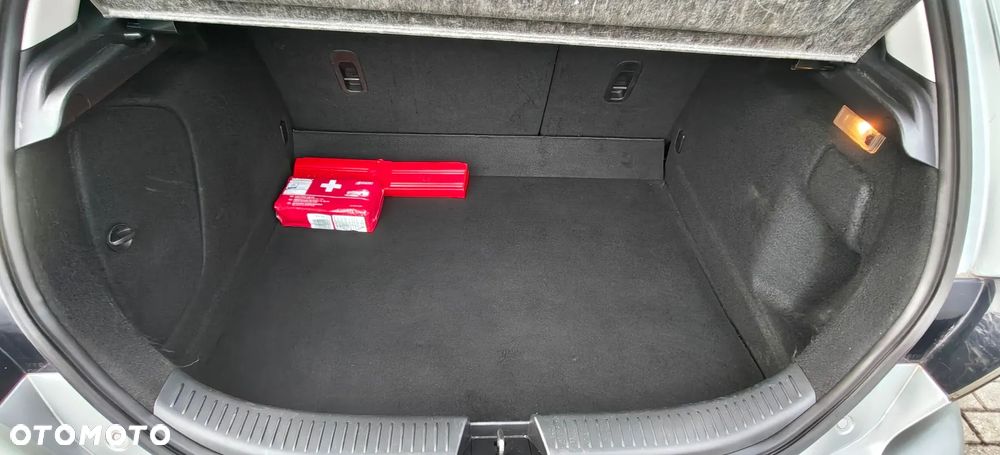 Mazda 3 1.6 Active + - 16