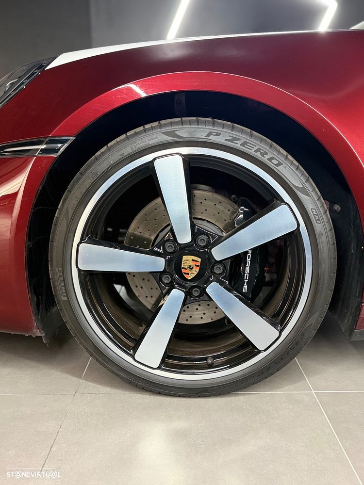 Porsche 911 (992) Targa 4S Heritage Design - 38