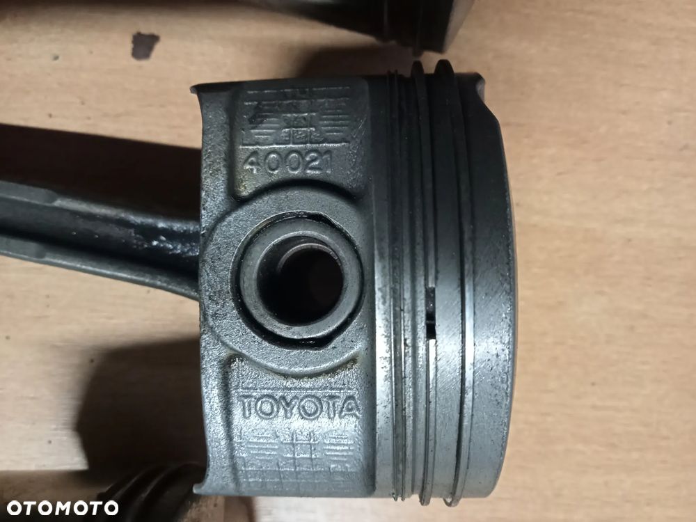 tłoki tłok yaris 2 1.0 1kr - 3