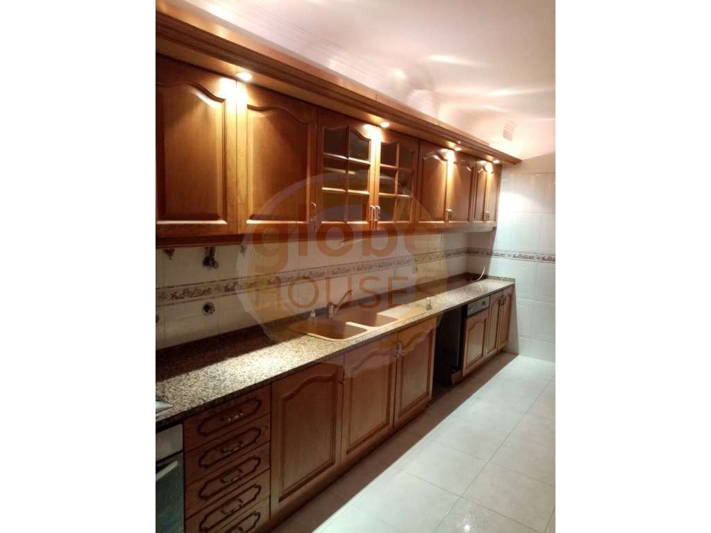 Apartamento T0 transformado em T1 em Paio Pires - Grande imagem: 2/9