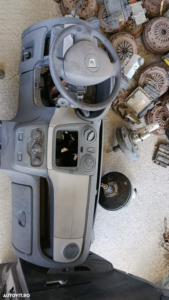 Plansa de bord Dacia Dokker Lodgy din 2013 cu airbag volan si pasager - 1