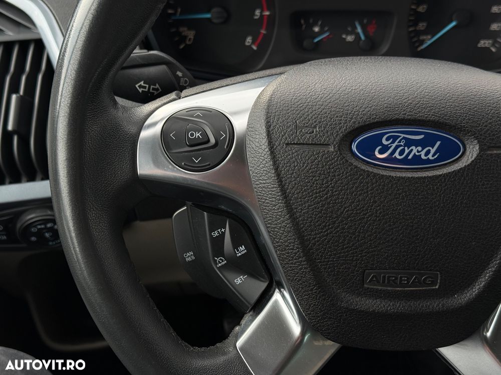 Ford Tourneo Custom - 36