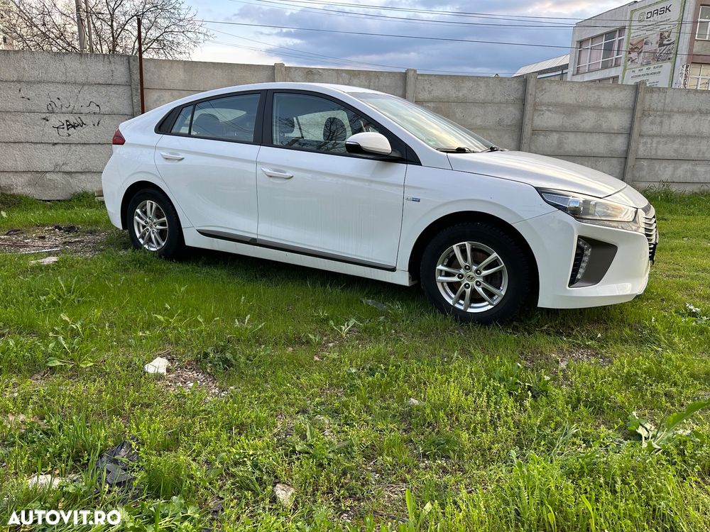 Hyundai IONIQ - 3