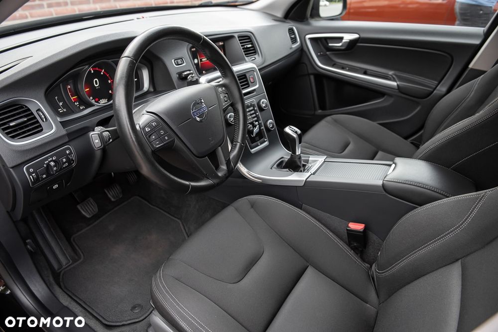 Volvo V60 D2 Kinetic - 16
