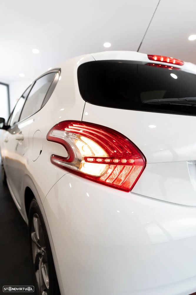 Peugeot 208 1.2 VTi SE Style - 17