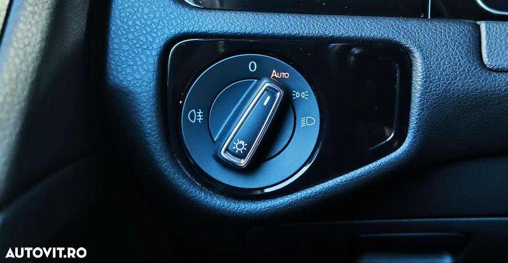 Volkswagen Golf - 22