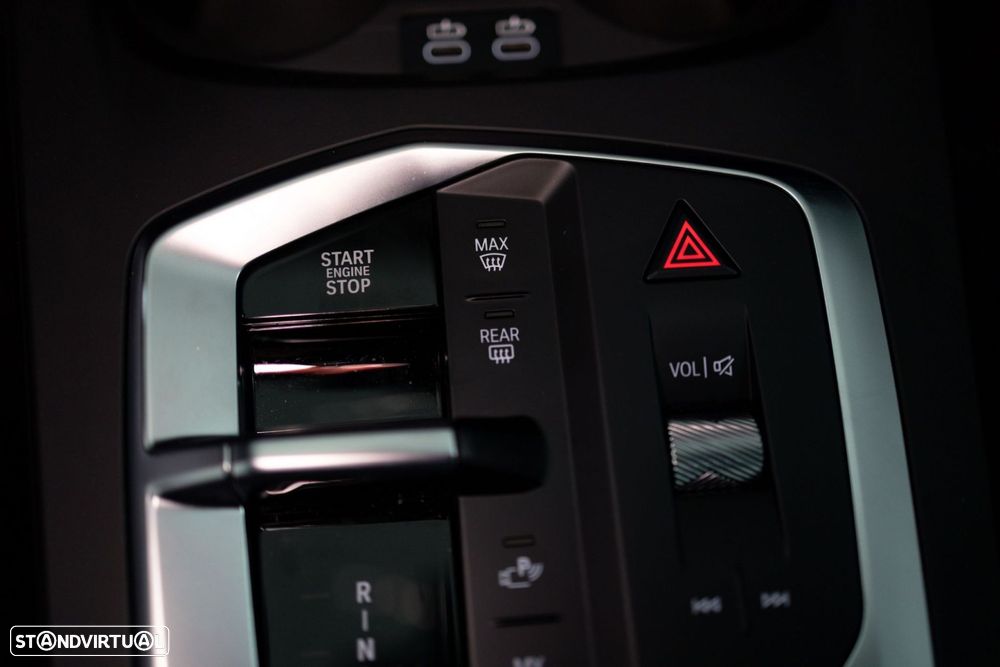 BMW 118 d Pack Desportivo M - 32