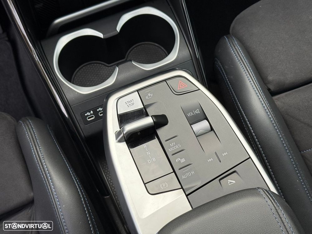 BMW iX1 eDrive20 Pack Desportivo M - 38