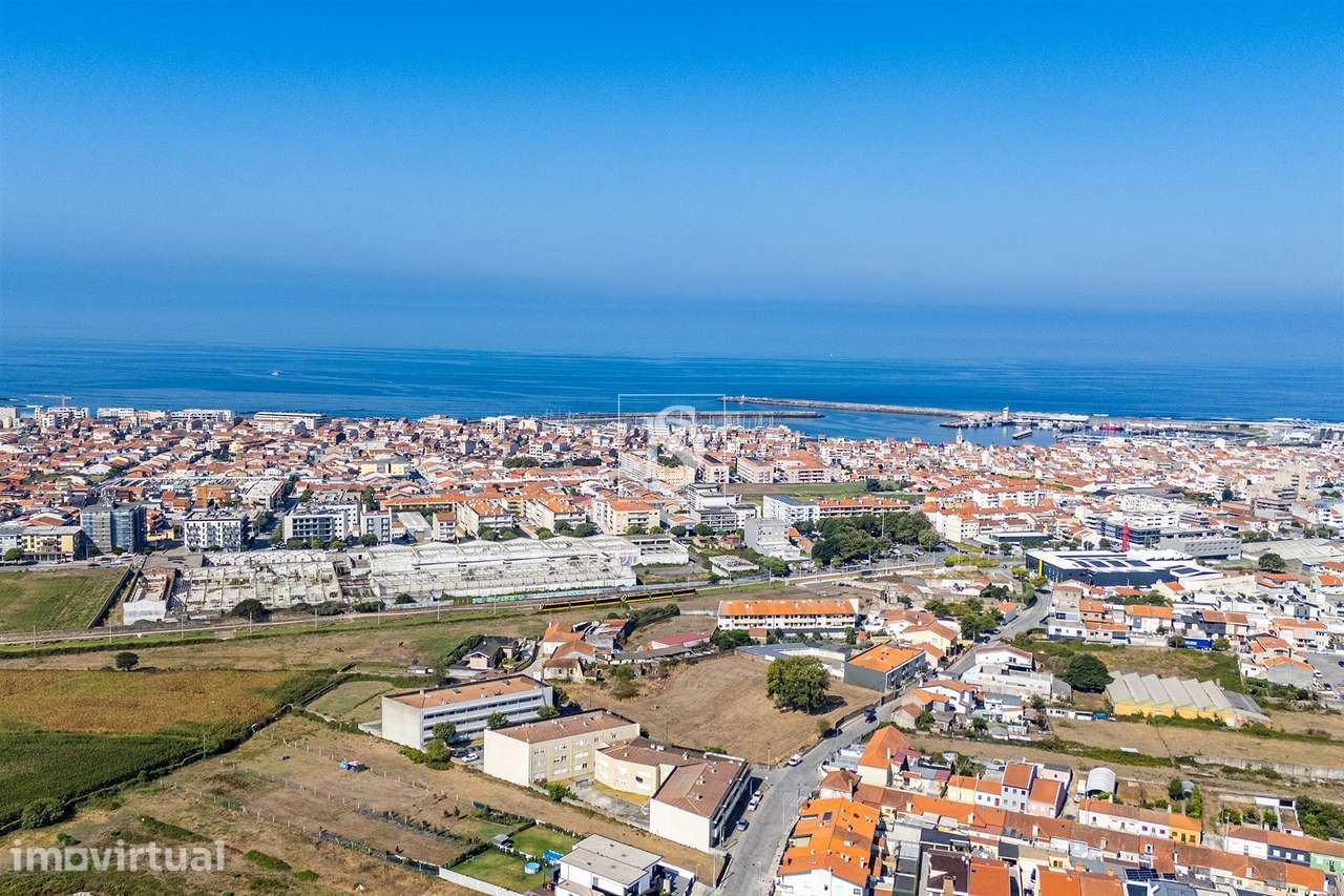 T2+1, Remodelado, com Garagem Fechada, a 1,2 km da Praia — Vila do Con - Grande imagem: 3/47