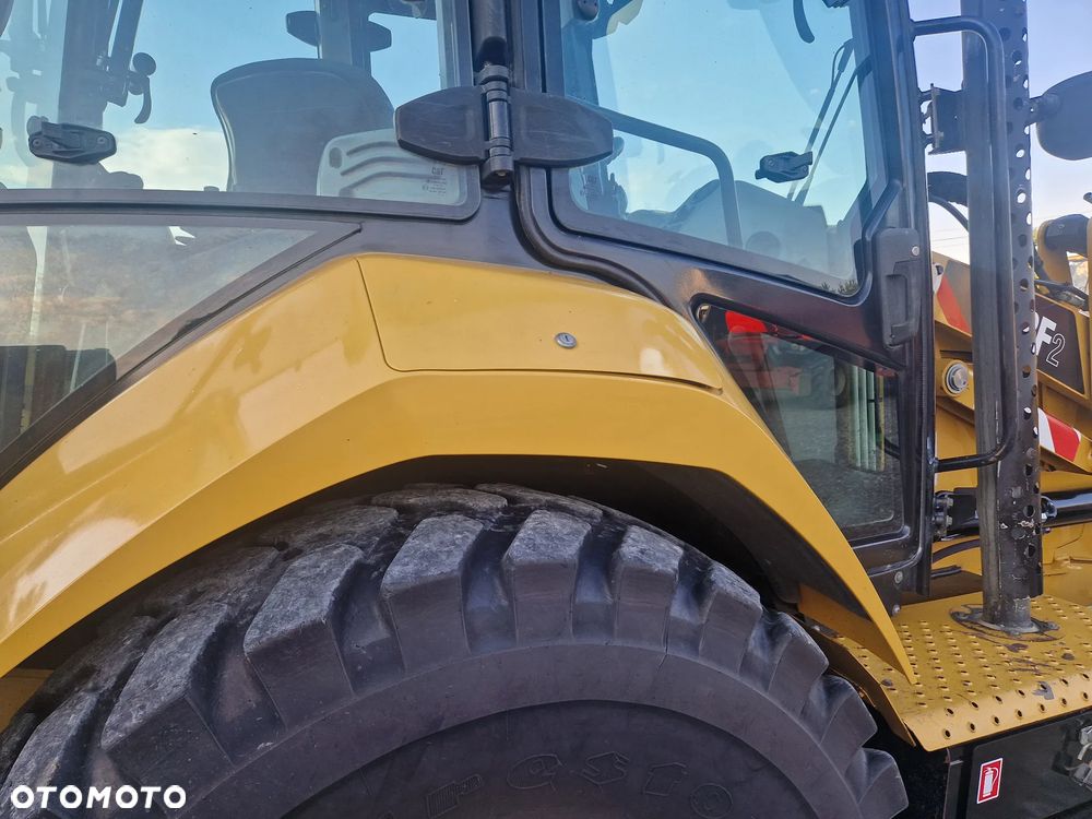 Caterpillar 432F2 - 24